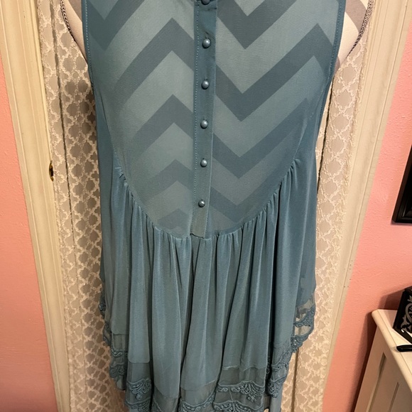 Top - Picture 2 of 6